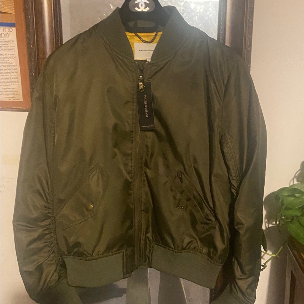 Banana Republic Olive Green Bomber Jacket. New tags extra small. - Picture 5 of 6